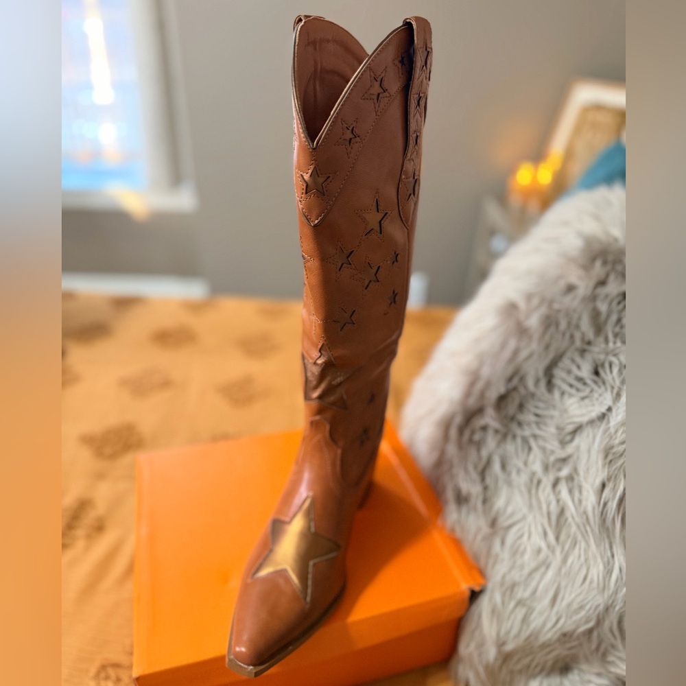 NWT Brown Star-Embellished Women's Boots - Picture 2 of 6
